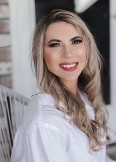 Gislaine PossamaiDella headshot