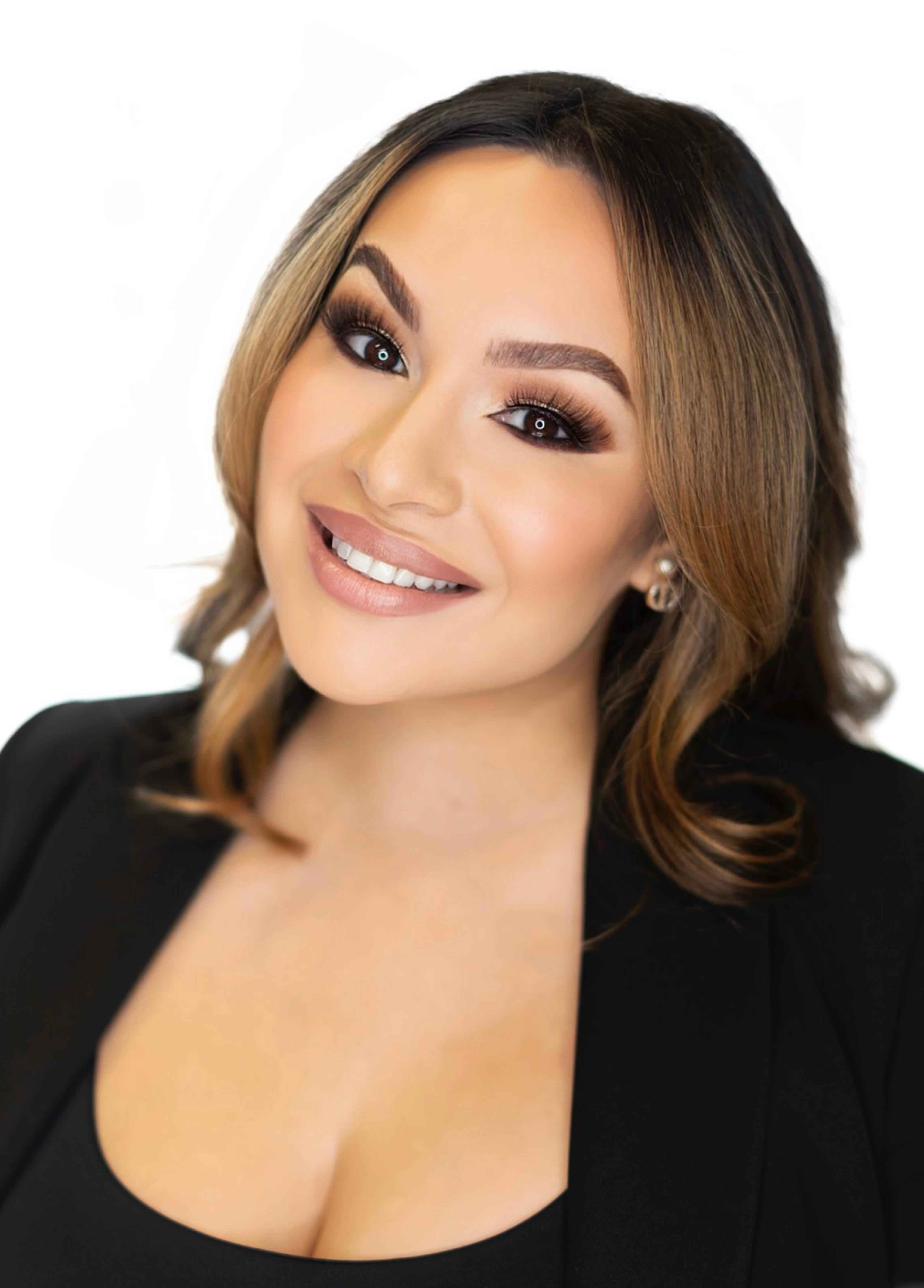 Nora Coronado headshot