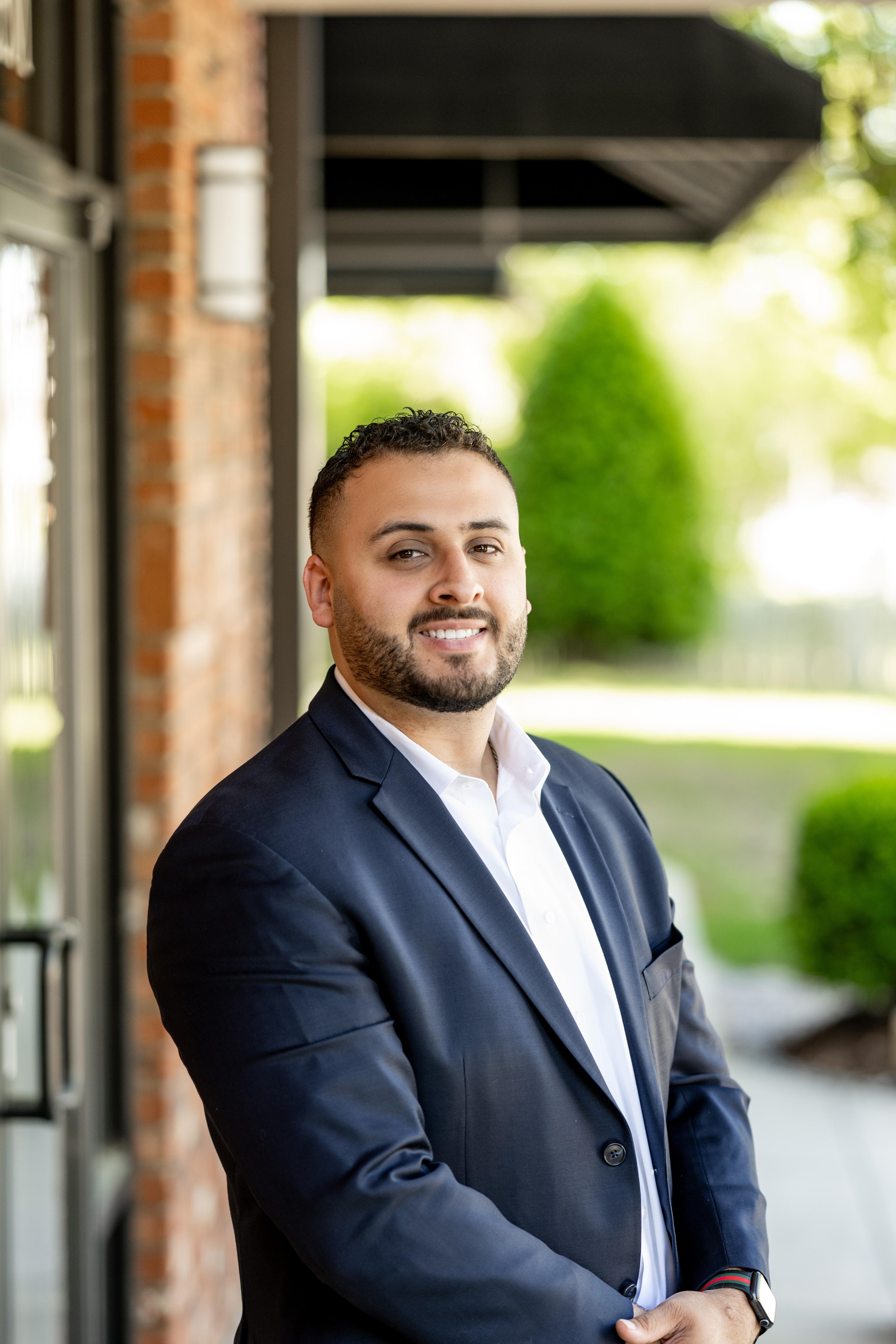Steven Aguilar headshot